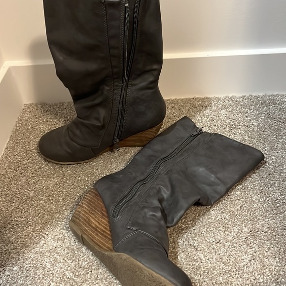 Spring Grey Leather Wedge boot, Sz 7 - Picture 5 of 6